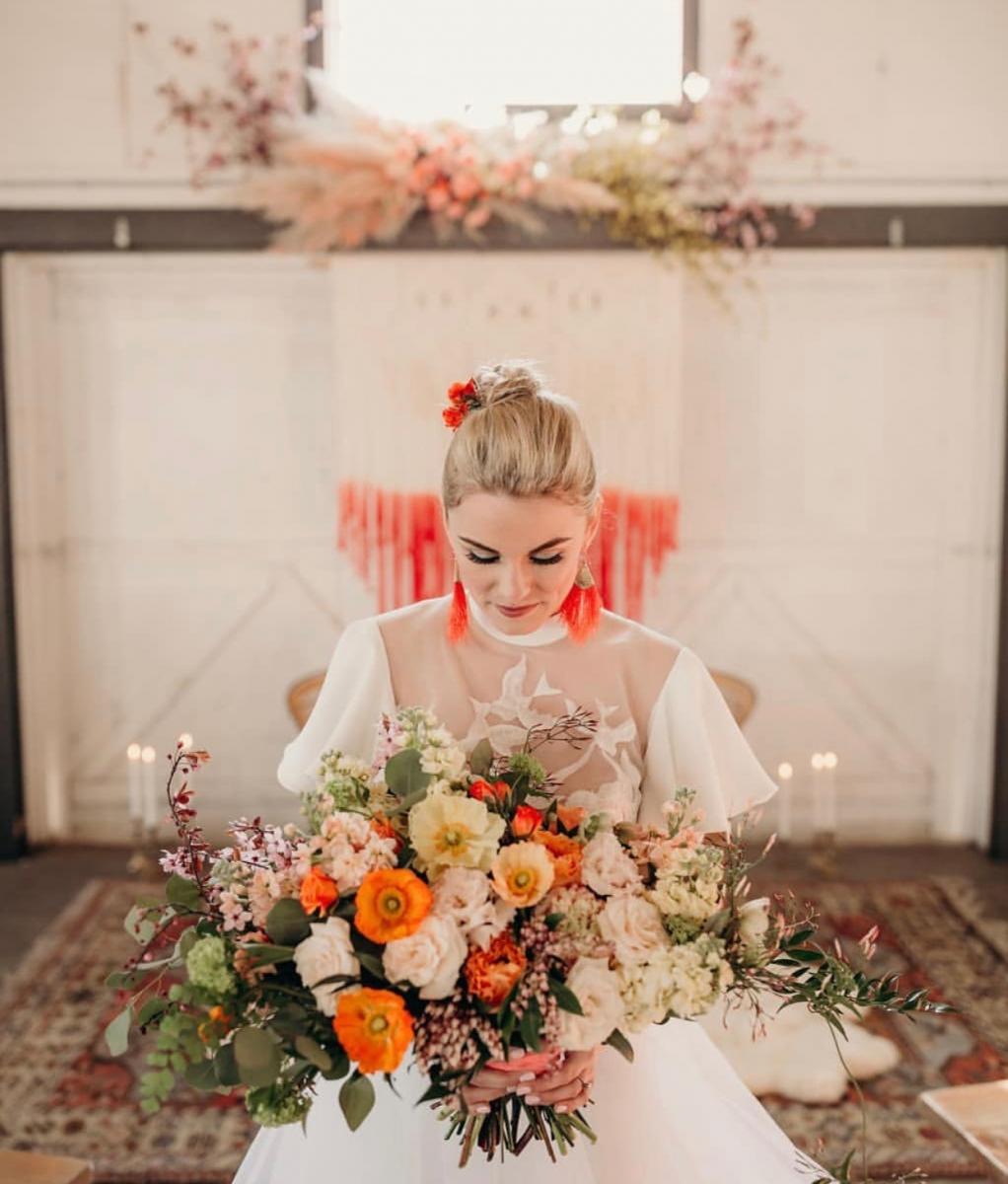 Photo by Carley Jayne, Florals by Colibri Blooms